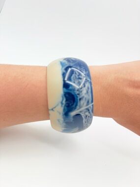 Chunky Blue White Resin Bangle Bracelet Marbled Lucite